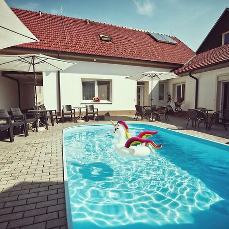 Penzion Kratochvil Dolni Dunajovice Bagian luar foto