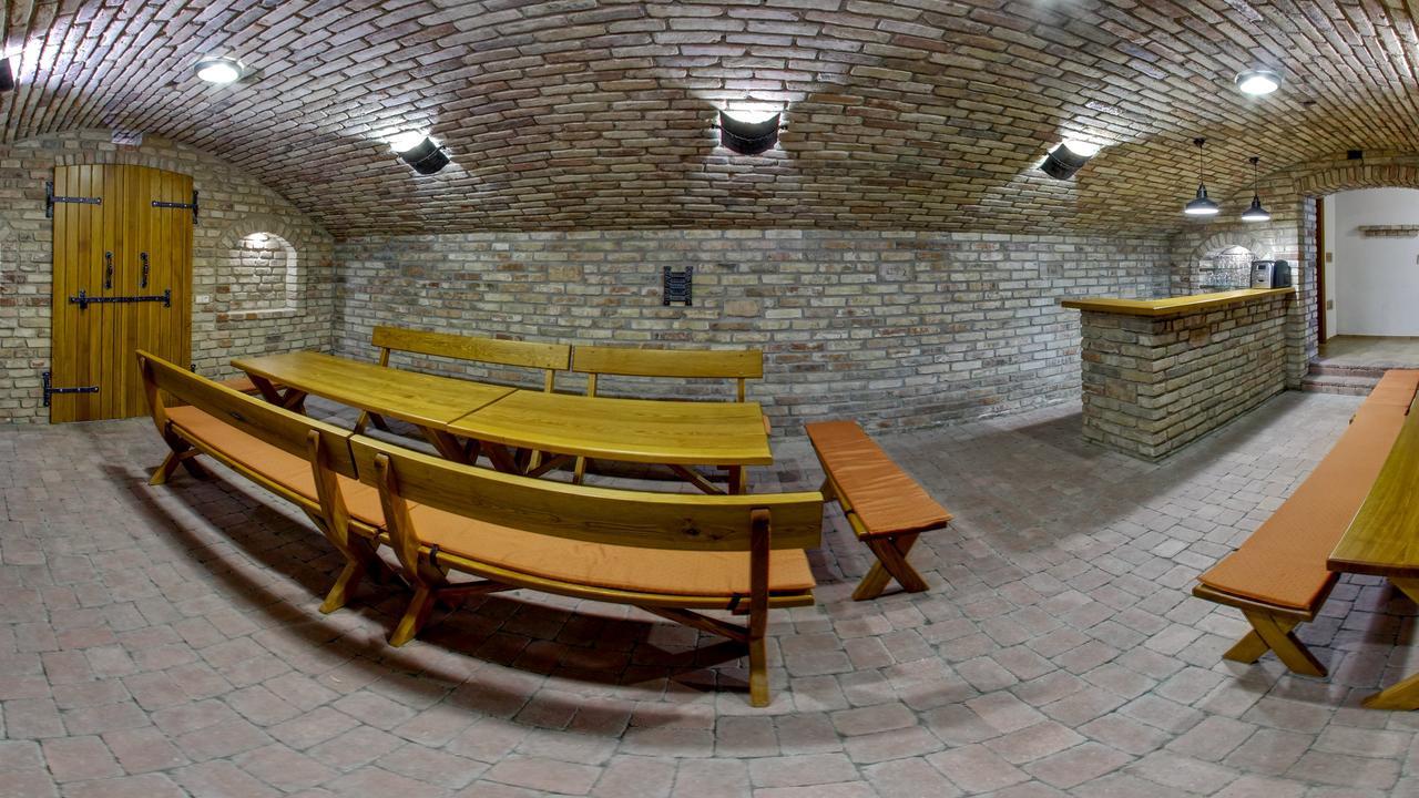 Penzion Kratochvil Dolni Dunajovice Bagian luar foto