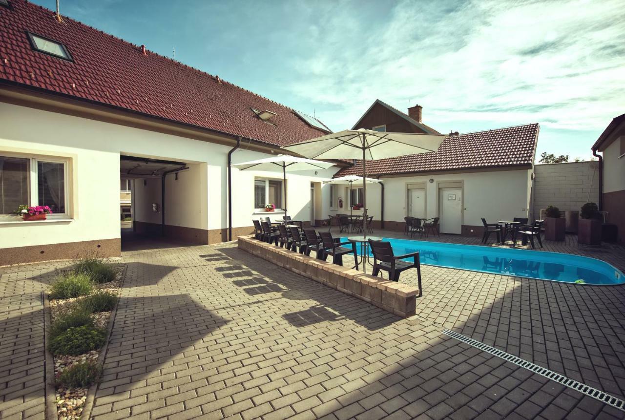 Penzion Kratochvil Dolni Dunajovice Bagian luar foto