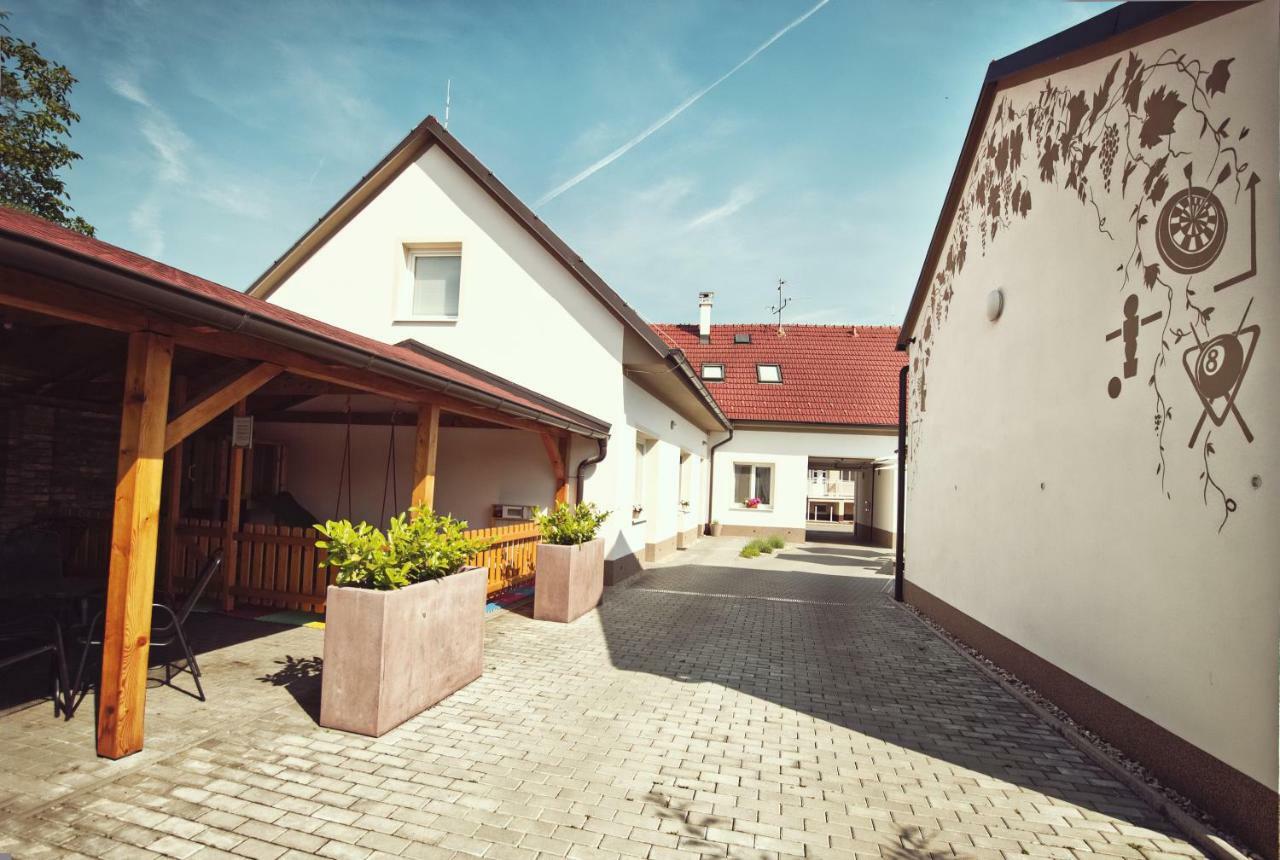 Penzion Kratochvil Dolni Dunajovice Bagian luar foto